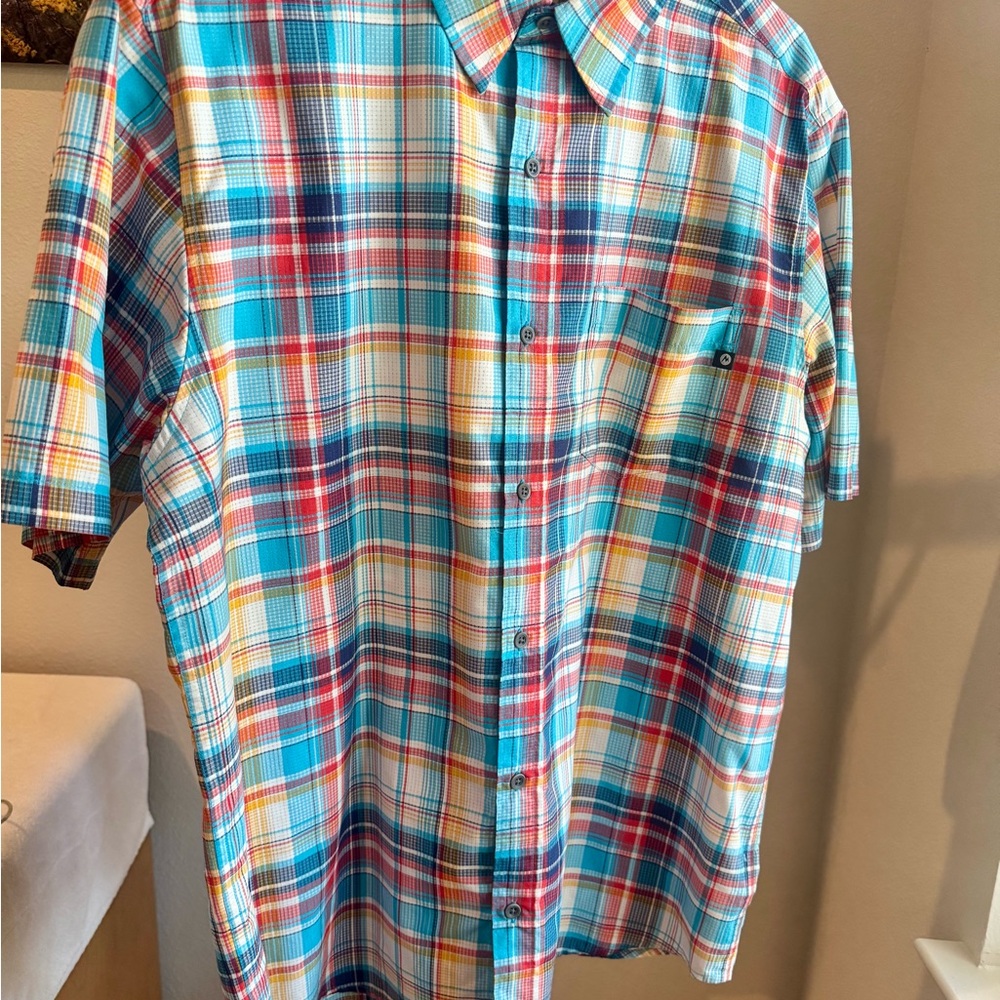 Men's Short-Sleeve Plaid Button-Up Shirt in Teal and Red